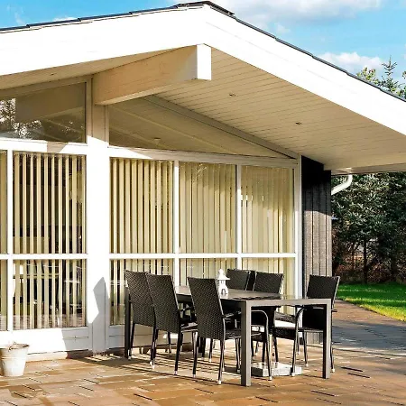Three-bedroom Holiday In 35 * Blavand