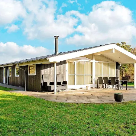 Three-bedroom Holiday In 35 Holiday home