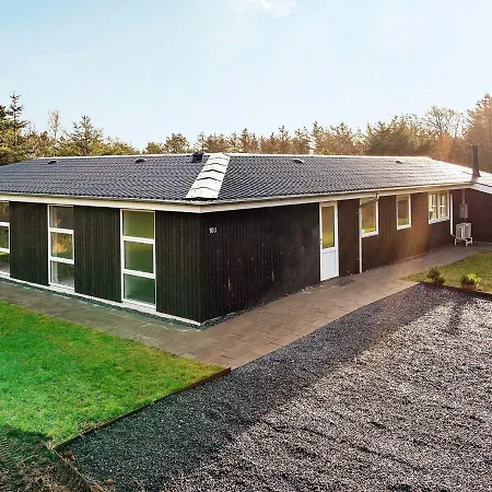 Three-bedroom Holiday In 35