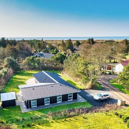 Holiday home Three-bedroom Holiday In 35 Blavand