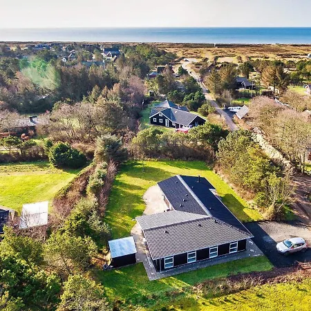 Holiday home Three-bedroom Holiday In 35 Blavand