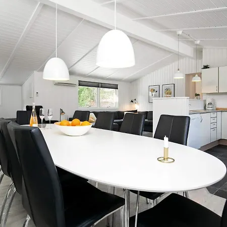 Three-bedroom Holiday In 35 Blavand