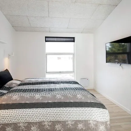 Three-bedroom Holiday In 35