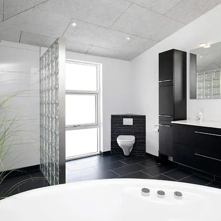 Three-bedroom Holiday In 35 Blavand