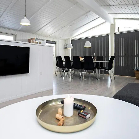 Three-bedroom Holiday In 35 Holiday home *