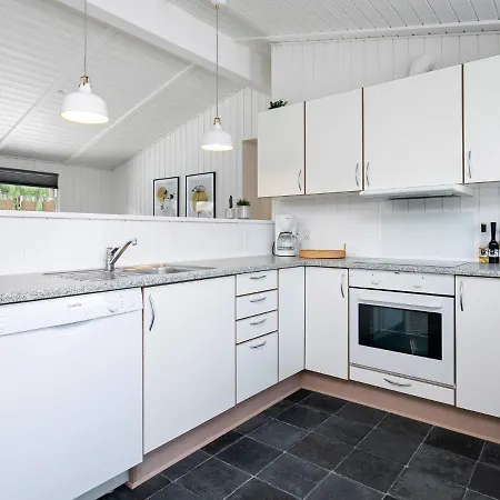 Three-bedroom Holiday In 35 * Blavand