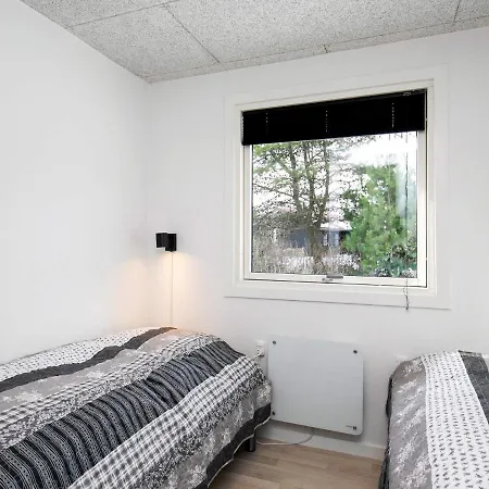 Holiday home Three-bedroom Holiday In 35 Blavand